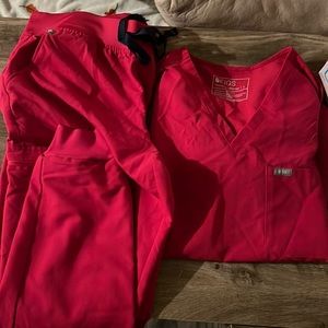 Catarina one pocket top -L High waisted Zamora jogger -L color ultra rose.